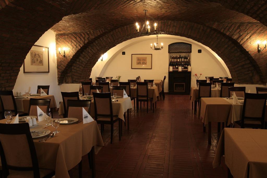 Teleki-Degenfeld Kastelyszallo Szirák Restaurang bild