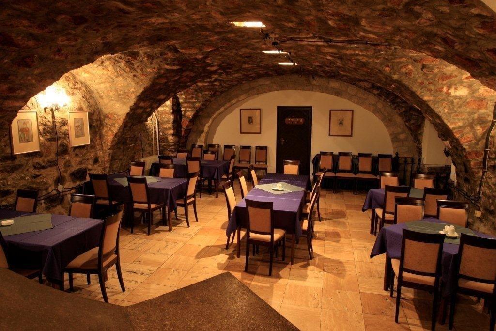 Teleki-Degenfeld Kastelyszallo Szirák Restaurang bild