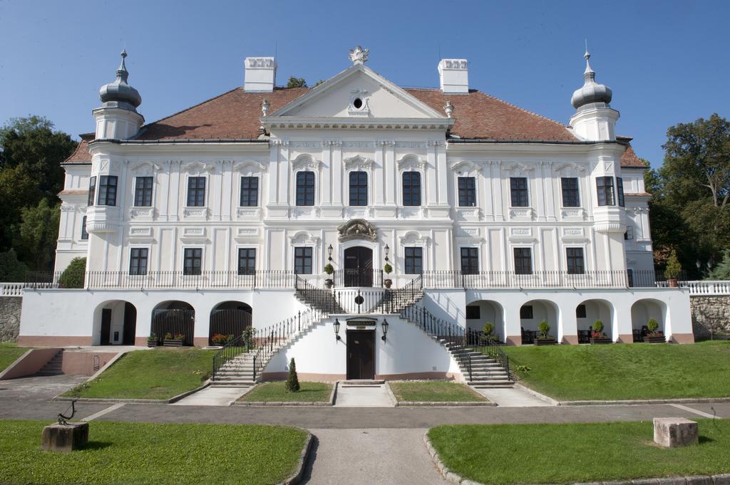 Teleki-Degenfeld Kastelyszallo Szirák Exteriör bild