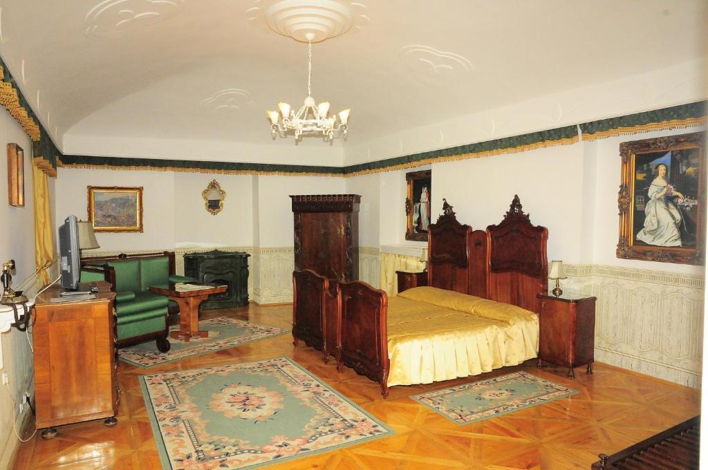 Teleki-Degenfeld Kastelyszallo Szirák Rum bild
